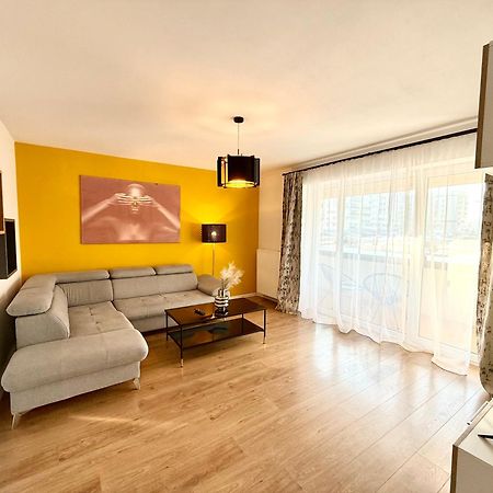 Kasper Coresi Mall - Rise Private Apartments & Suites Brassó Kültér fotó