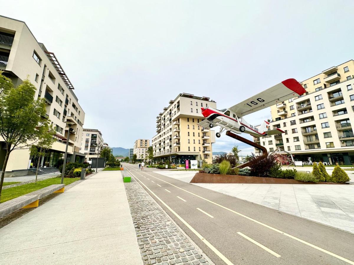 Kasper Coresi Mall - Rise Private Apartments & Suites Brassó Kültér fotó