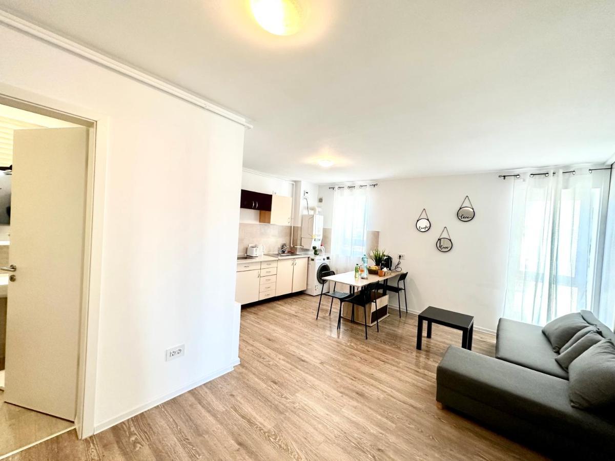 Kasper Coresi Mall - Rise Private Apartments & Suites Brassó Kültér fotó