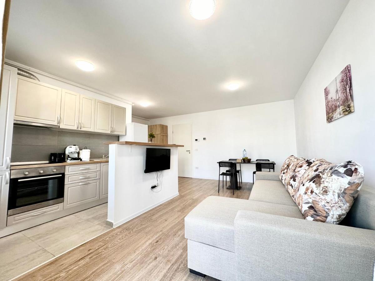 Kasper Coresi Mall - Rise Private Apartments & Suites Brassó Kültér fotó