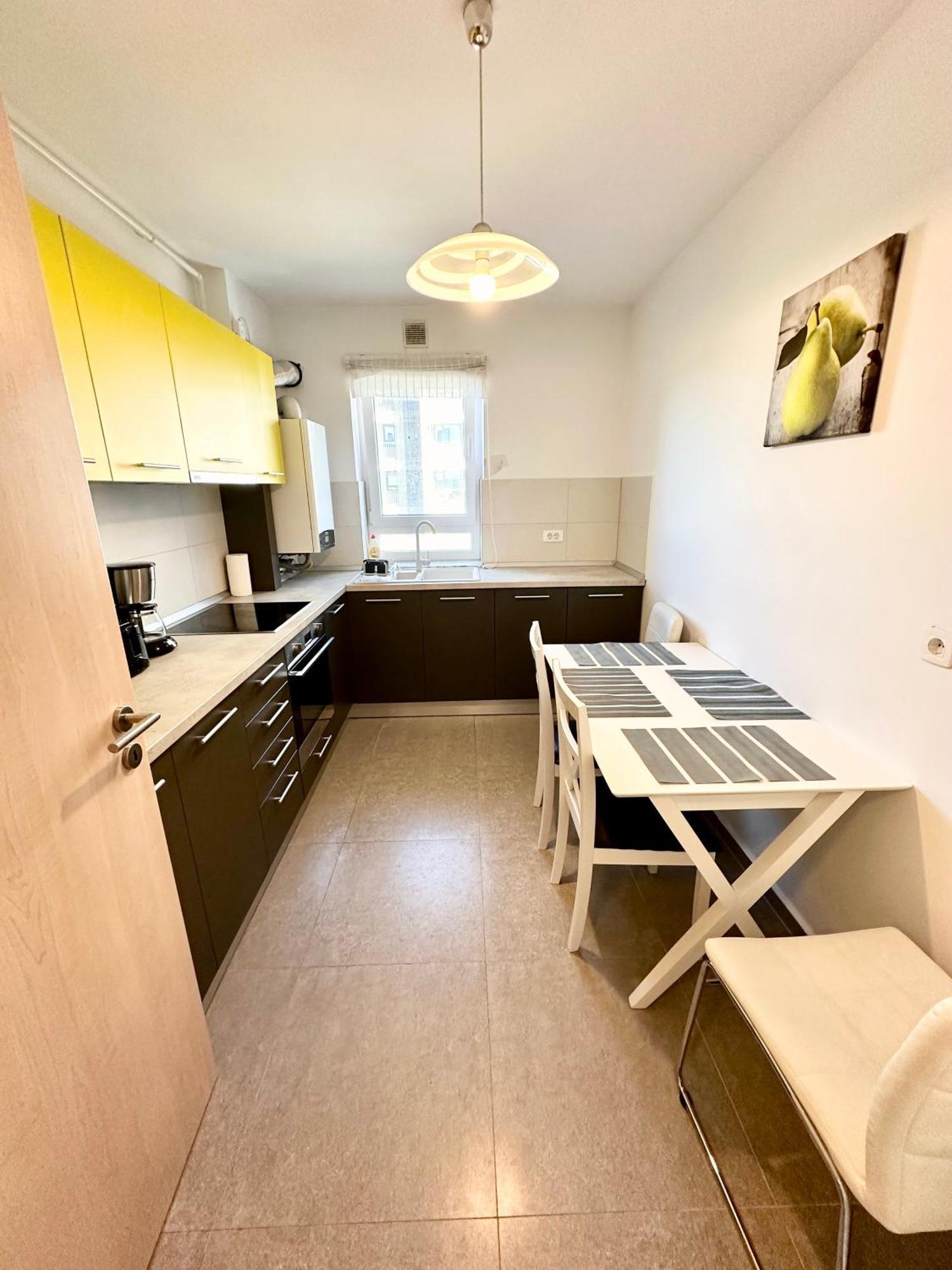 Kasper Coresi Mall - Rise Private Apartments & Suites Brassó Kültér fotó