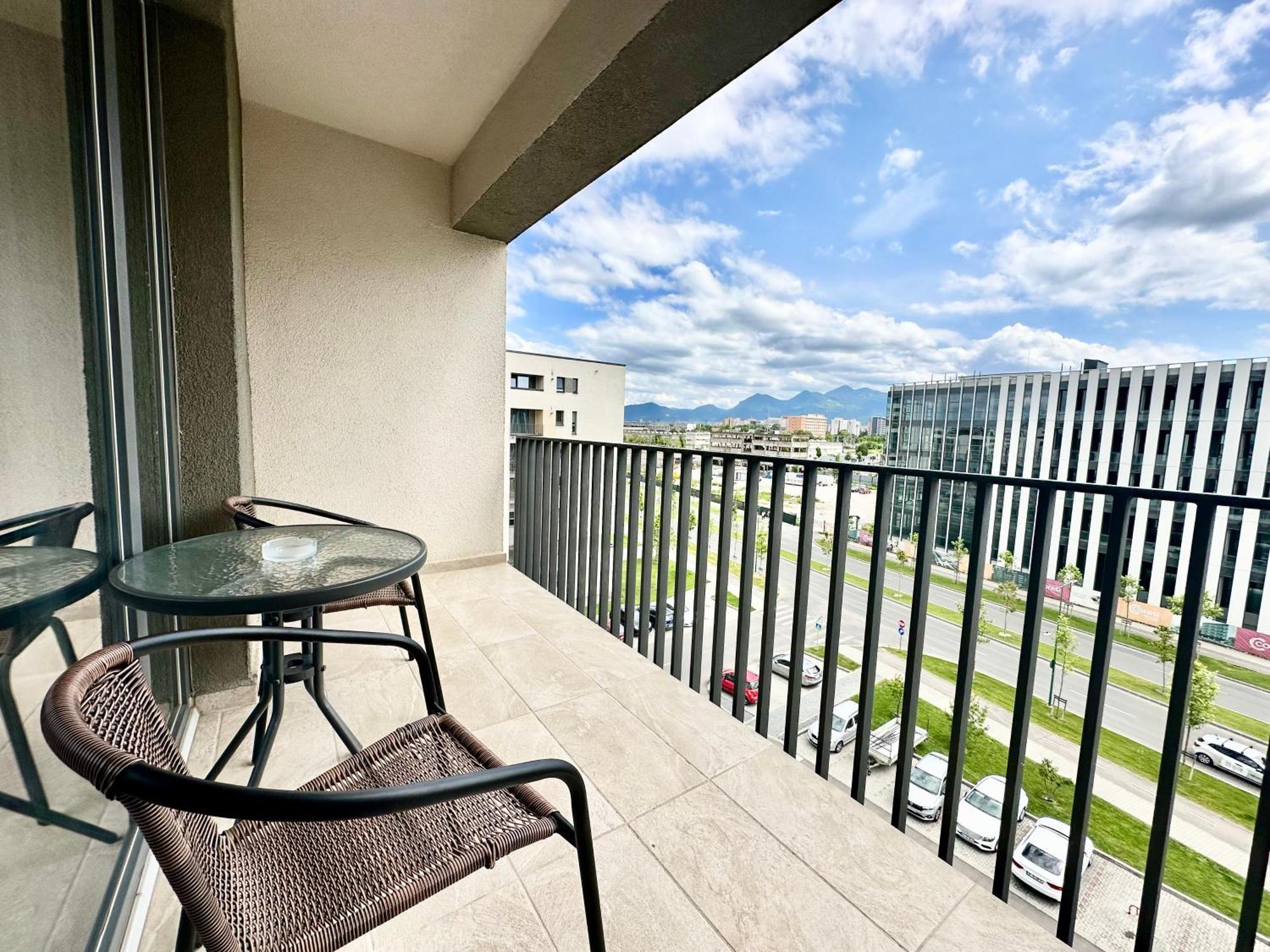 Kasper Coresi Mall - Rise Private Apartments & Suites Brassó Kültér fotó